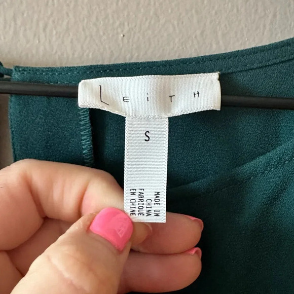 Women's S NWT Leith Shift Mini Dress Green Bateau Neckline Keyhole Back - Picture 7 of 9